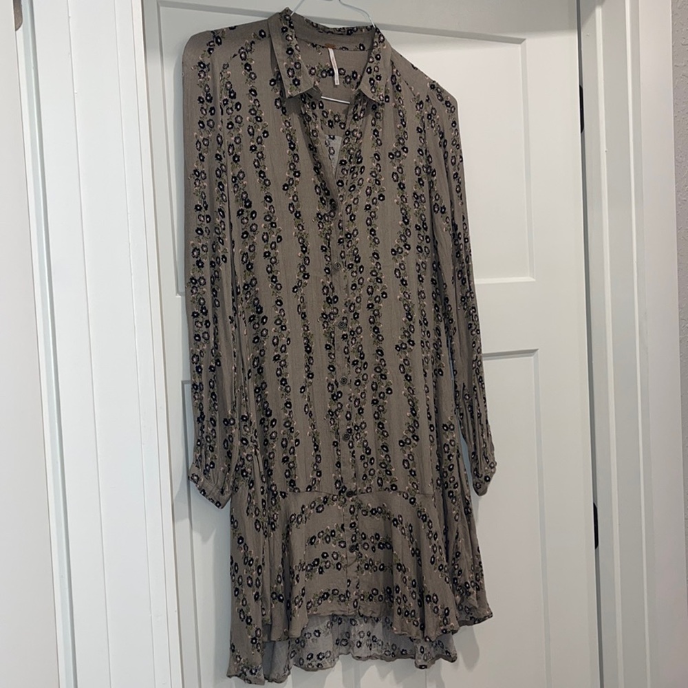 Free People, size Small, color tan with floral print